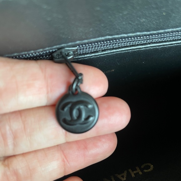 CHANEL 😁 SOLD 😁 quilted matte black chain handle handbag - Picture 16 of 16